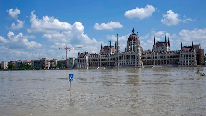 Na snímke budova parlamentu v Budapešti