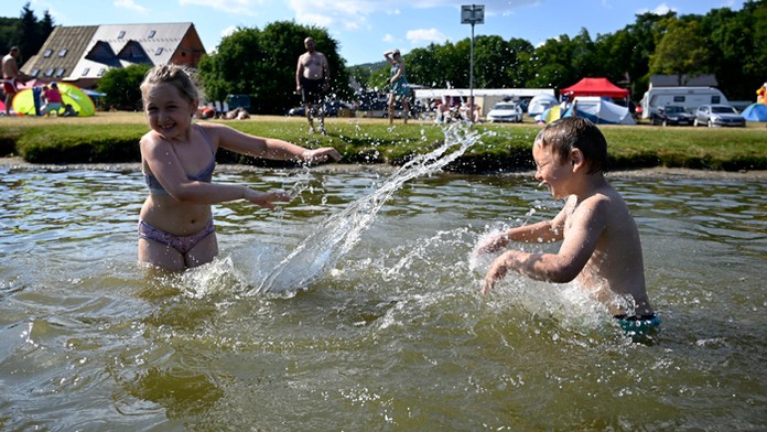 Atmosféra na Vinianskom jazere pri obci Vinné pri obci Vinné.