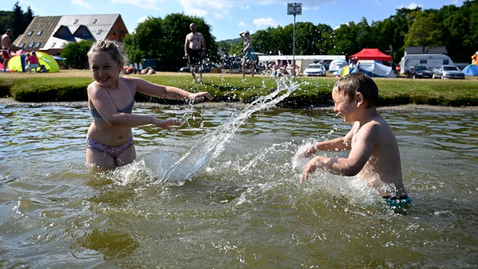 Atmosféra na Vinianskom jazere pri obci Vinné pri obci Vinné.
