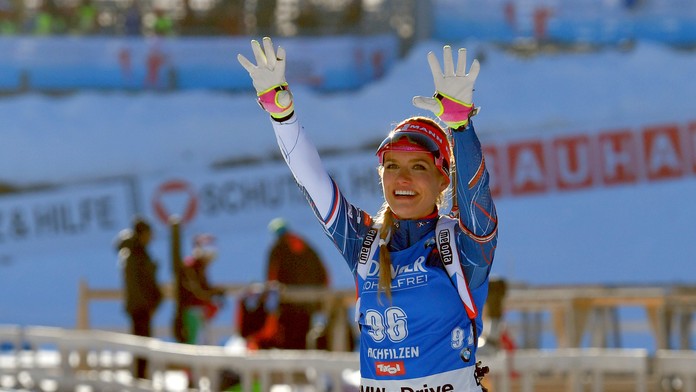 Češka Gabriela Koukalová oslavuje svoj triumf.