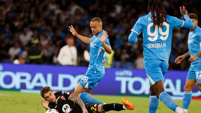 Lobotka režíroval výhru, Neapol je späť na čele. Suslov sa nechal vylúčiť, jeho Verona zakopla s nováčikom