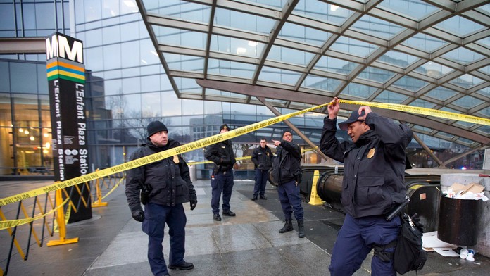 Vo Washingtone evakuovali pre dym vlak v tuneli metra.