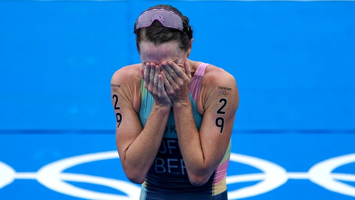 Flora Duffyová sa teší zo zlata na OH 2020.