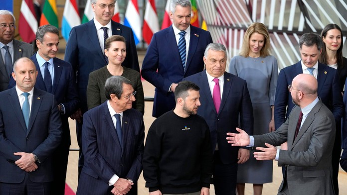 Zelenskyj pozval Orbána do Kyjeva. Ten zopakoval, že zbrane Ukrajine nepošle