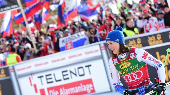 Alpská lyžiarka Petra Vlhová oslavuje triumf v slalome v Kranjskej Gore.
