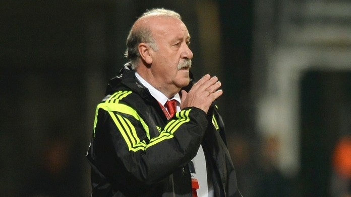 Del Bosque sa bezmocne prizerá, ako Španielsko prehráva so Slovenskom.