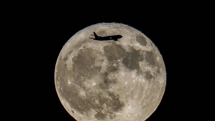 Vzácny modrý mesiac aj superspln. Onedlho začne na nočnej oblohe úchvatné predstavenie