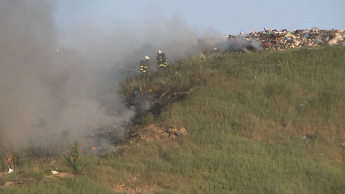 V Petrovciach horela skládka.
