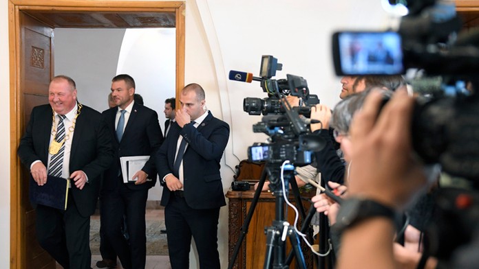 Primátor Rožňavy Pavol Burdiga (vľavo) a predseda vlády Peter Pellegrini.