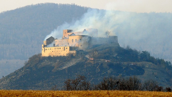 Požiar hradu Krásna Hôrka 10. marca 2012.