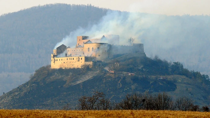 Požiar hradu Krásna Hôrka 10. marca 2012.