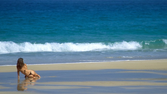 Víkend bude v populárnej dovolenkovej destinácii náročný. Úrady varujú pred extrémnym rizikom UV žiarenia