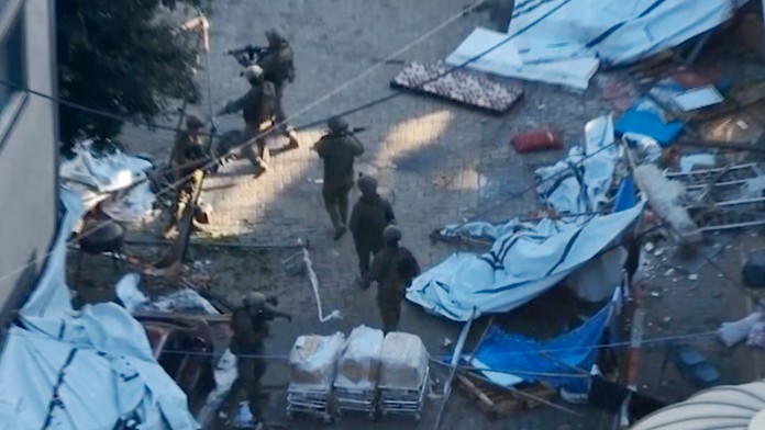 Izraelskí vojaci sa stiahli z najväčšej nemocnice v Gaze. Opätovne sa presunuli k jej okoliu