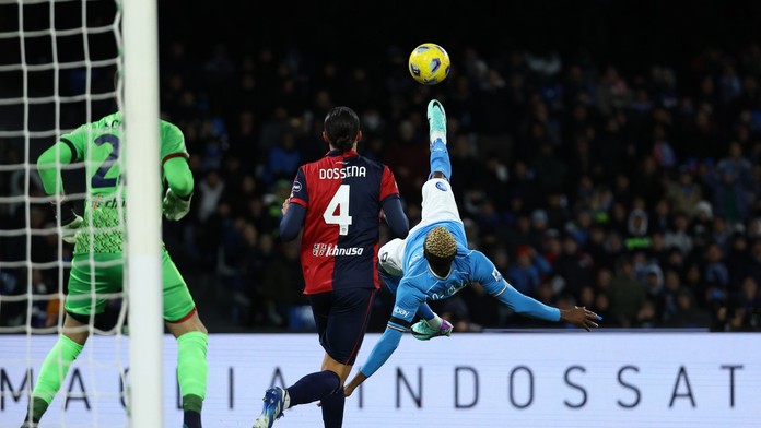 V šestnástke žongloval, potom vyrobil víťazný gól Neapola. Najlepší hráč Afriky je na nezastavenie