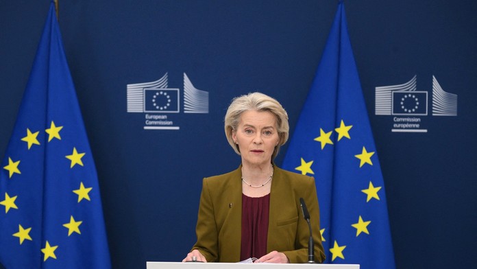 EÚ posilní svoju obranu pred vojenskými hrozbami. Európska komisia predstavila plán