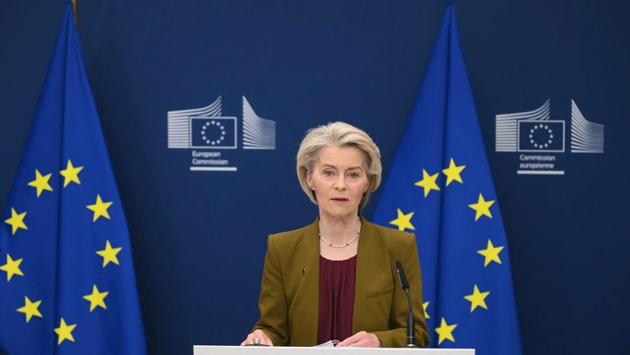 EÚ posilní svoju obranu pred vojenskými hrozbami. Európska komisia predstavila plán