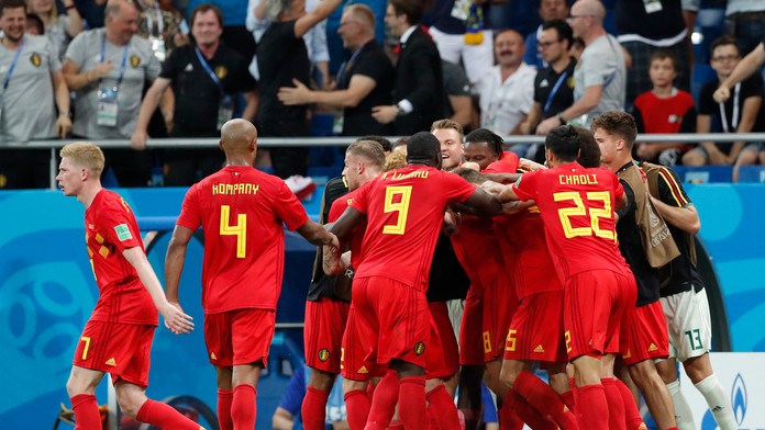 Hráči Belgicka oslavujú gól v zápase osemfinále.