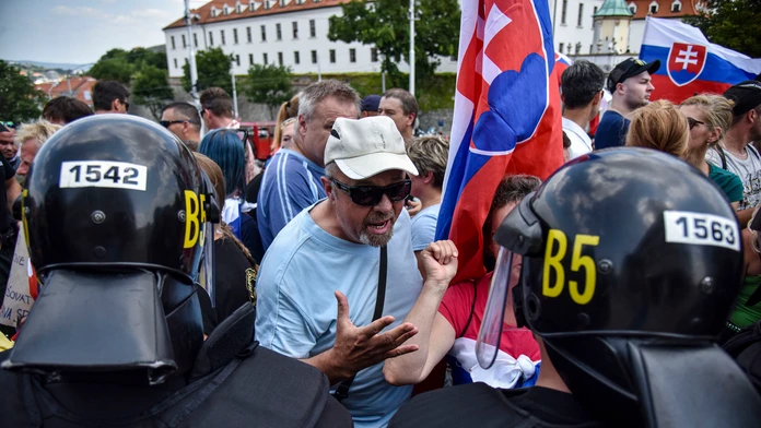 Protest proti vládnym opatreniam pred NR SR (ilustračná snímka) 