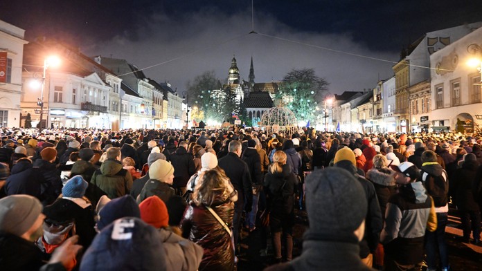 Na snímke účastníci protestu Slovensko je Európa v  Košiciach v piatok 10. januára 2025