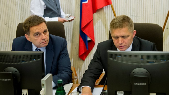 Minister financii SR Peter Kažimír a predseda vlády SR Robert Fico