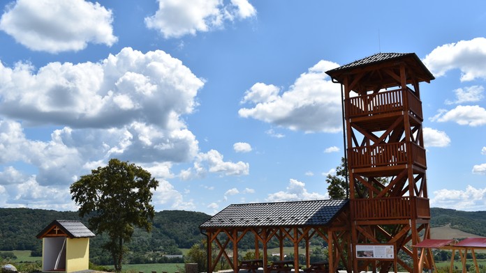 Nová vyhliadková veža nad Hontianskymi Tesármi 