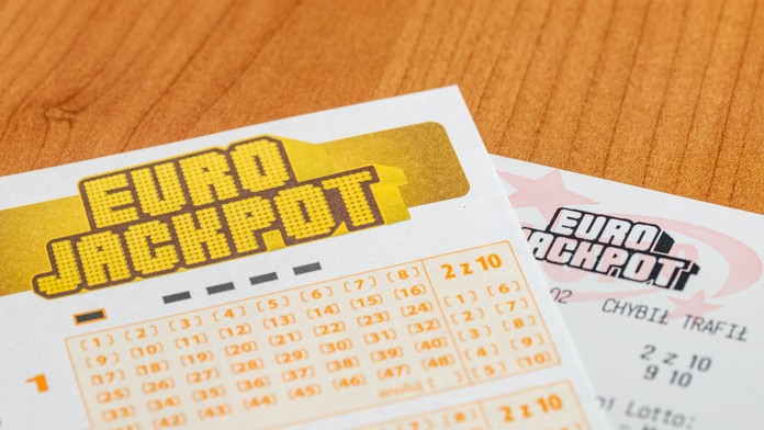 Eurojackpot má nového rekordmana. Výherca ukrýval tiket dokrčený v zásuvke