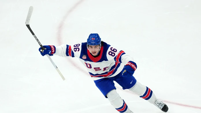 Finálovú drámu zámorských gigantov rozhodlo až predĺženie. Olympijské zlato zabezpečil pre USA Jack Hughes