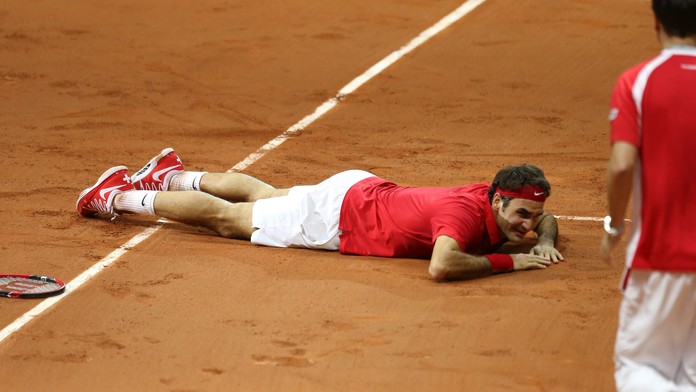 Roger Federer na antuke v Lille po víťaznej dvojhre vo finále Davisovho pohára. Švajčiari ho získali prvýkrát. 23. novembra