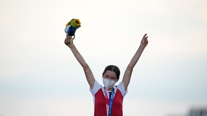 Anna Kiesenhoferová s olympijským triumfom.