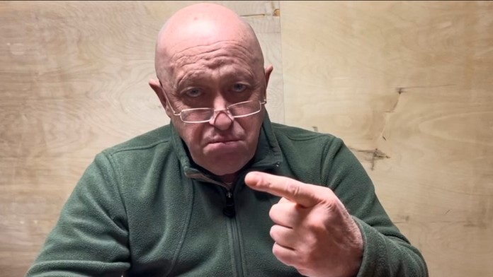 Šéf žoldnierskej Vagnerovej  skupiny Jevgenij Prigožin sa prihovára na videu z neznámeho miesta.