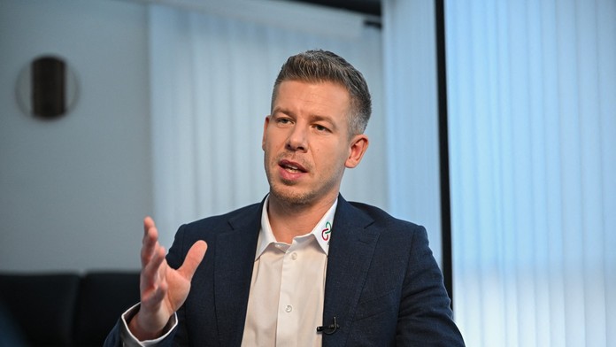 Najpopulárnejším politikom Maďarska je líder opozície Magyar, Orbán je až štvrtý