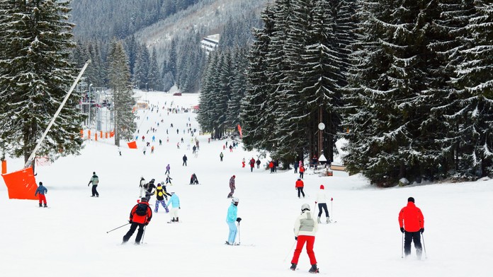 Tragédia pod Chopkom. Zamestnanci strediska našli ťažko zranenú lyžiarku, zraneniam podľahla