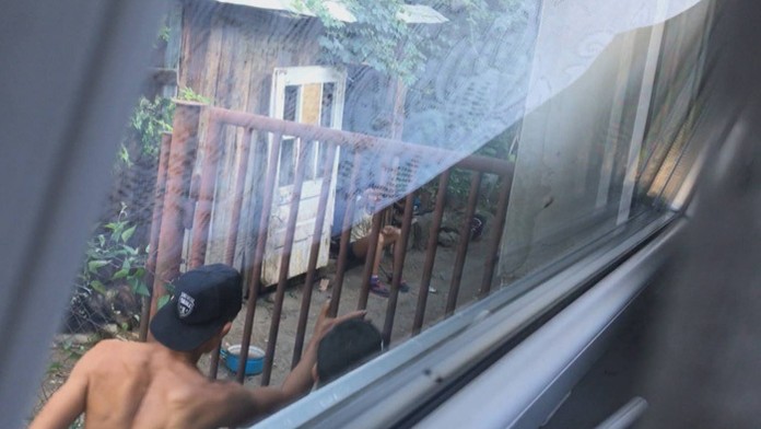 Fanúšikovia Bayernu Mníchov pred prvým osemfinále LM na pôde Liverpoolu.