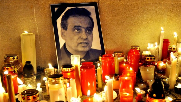 Juraj Bača s Alenou Ďuránovou na seriálovej psychiatrii v kaštieli vo Veľkých Levároch.