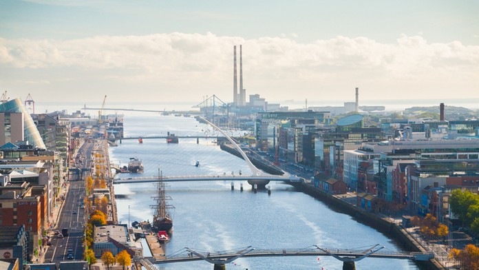 Pohľad na priemyselnú časť írskeho Dublinu.