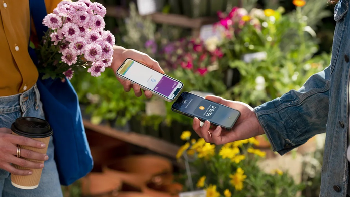 Novinka jednej z veľkých bánk. Na prijímanie bezkontaktných platieb kartou namiesto terminálu postačí iPhone