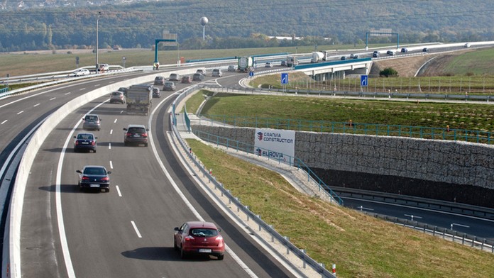 Archívna snímka rýchlostnej cesty R1.