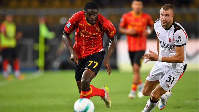 Serie A: Súboj dvoch nováčikov priniesol gólovo bohatý duel. AC Miláno s prvým triumfom