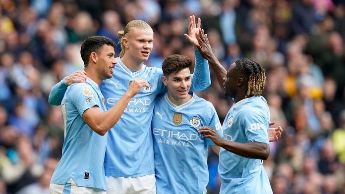 Deň, ktorý zrejme veľa napovedal. Arsenal i Liverpool zakopli, Manchester City môže obhájiť treble