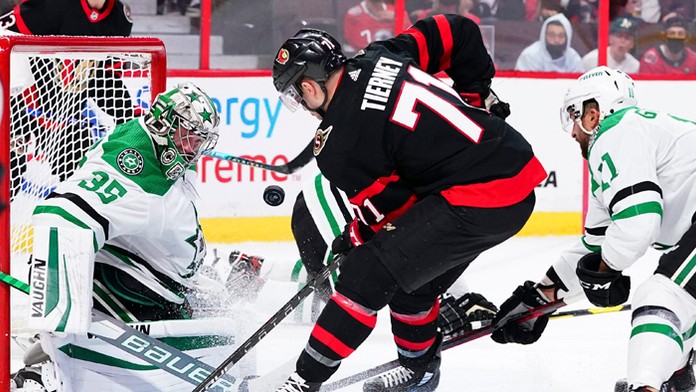 Dvomi presilovkovými gólmi sa pod víťazstvo Senators podpísal útočník Chris Tierney.