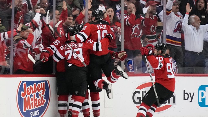 Tomáš Tatar sa teší po strelení gólu.