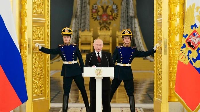 Vladimir Putin počas ceremónie v Kremli