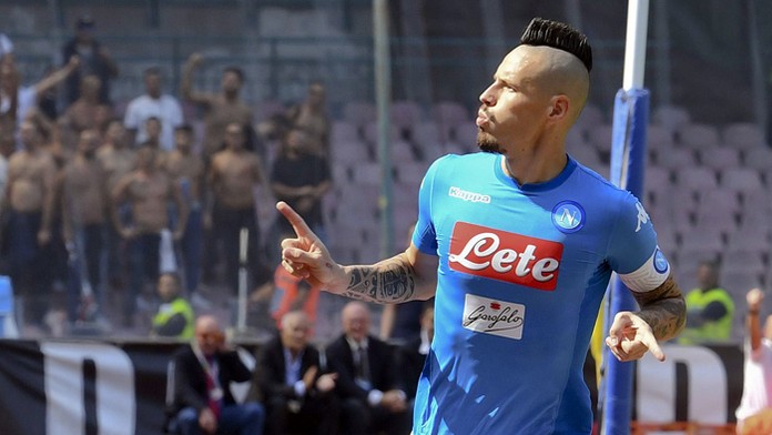 Obrovský dym stúpa zo sopky Manaro Voui na ostrove Ambae.