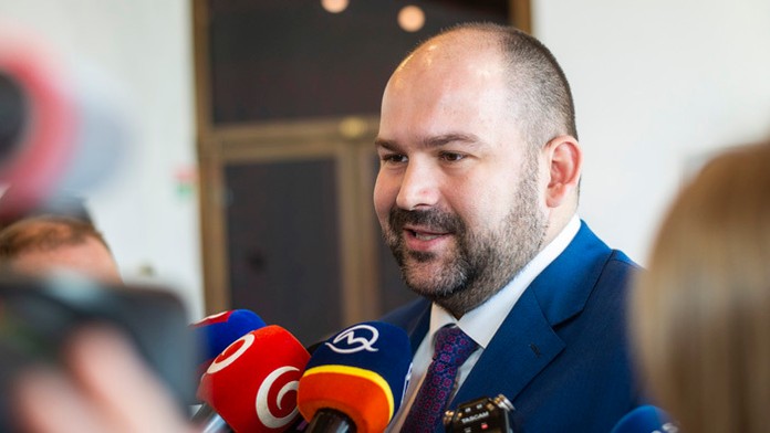 Francúz Antoine Griezmann v kvalifikácii ME 2020 proti Islandu.