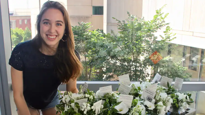 Eleanor Love založila projekt The Simple Sunflowers