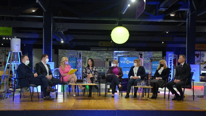 Diskutujúci v panelovej diskusii Vizionári - Kto bude pacientom predpisovať lieky?