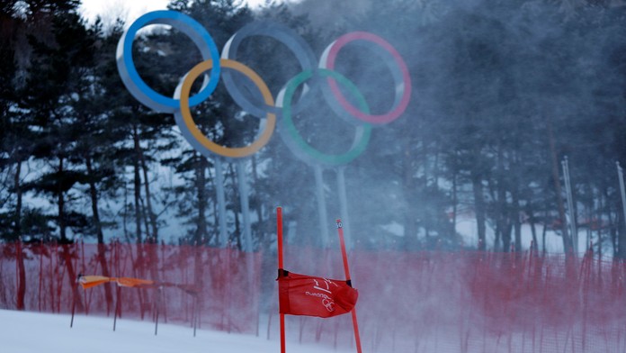 Viktória Kužmová, Magdaléna Rybáriková, kapitán tímu Matej Lipták a Jana Čepelová po víťazstve Slovenska nad Ruskom.