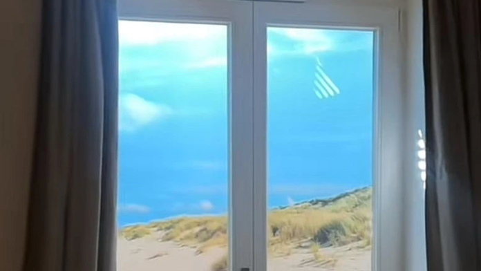 VIDEO: Z rozprávkovej dovolenky nebolo nič. Žena po príchode do izby zistila, že namiesto okna je tapeta