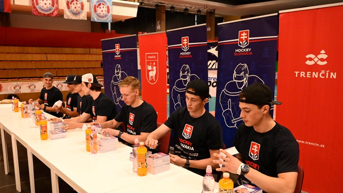 Dvorský poďakoval reprezentácii, Honzek dostal radu od legendy NHL. Obaja sú pripravení tvrdo pracovať