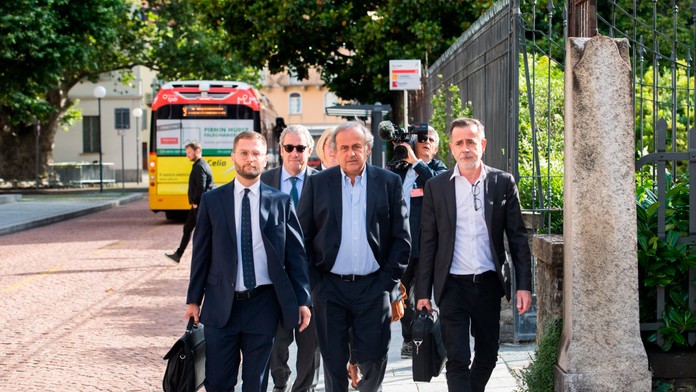 Blatter a Platini sa postavili pred súd v Bellinzone, hrozí im väzenie
